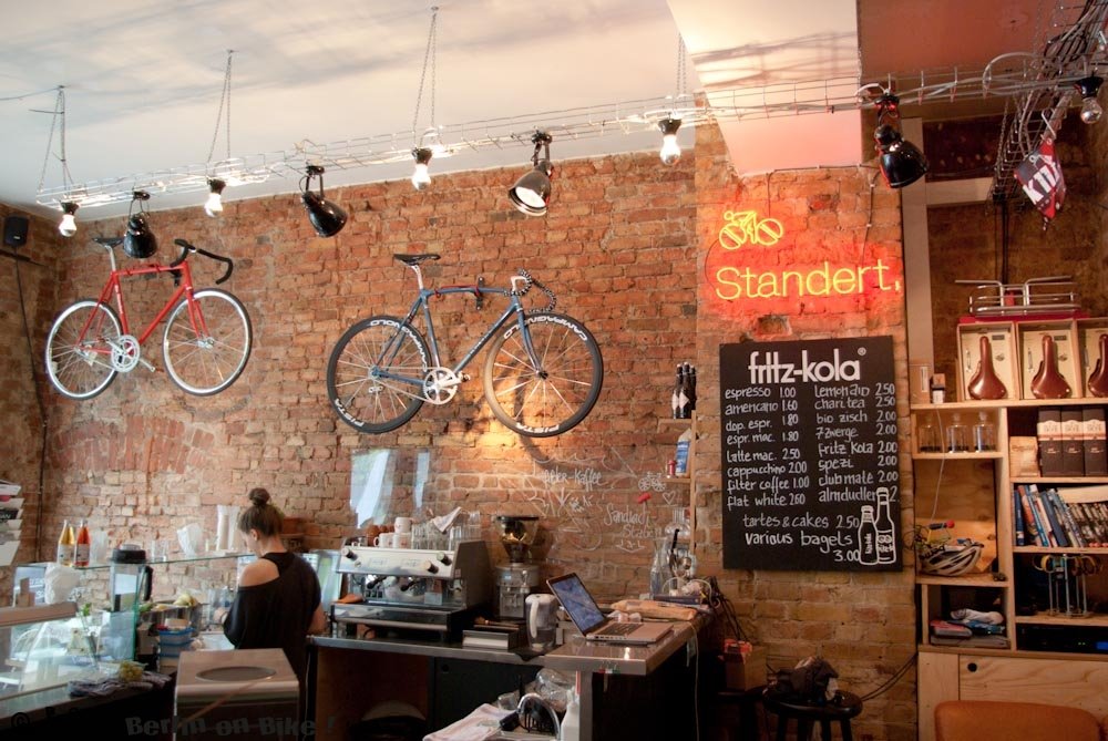 Unverputzte Wände, schöne Fahrräder und guter Kaffee; Standert in Berlin-Mitte
