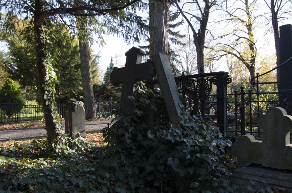 Friedhof Kreuz Grab