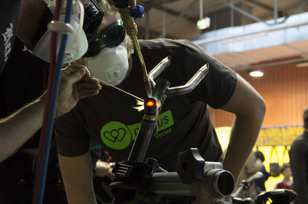 berliner-fahrradschau-2014-7212 Mann mit Schutzbrille und Mundschutz