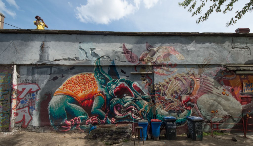 Großes Graffiti im Yaam