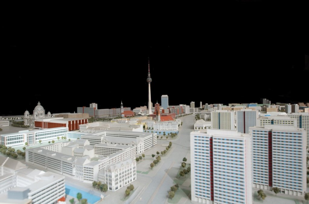 DDR-Planungsmodell "Zentraumsansicht Ost-Berlin" mit Blick auf den Alex.