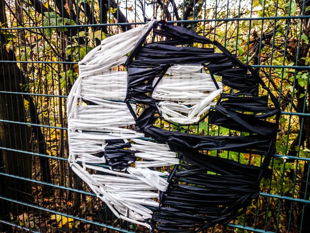 No idea what this technique is called, but it looks like an easy and fun way to leave a mark.