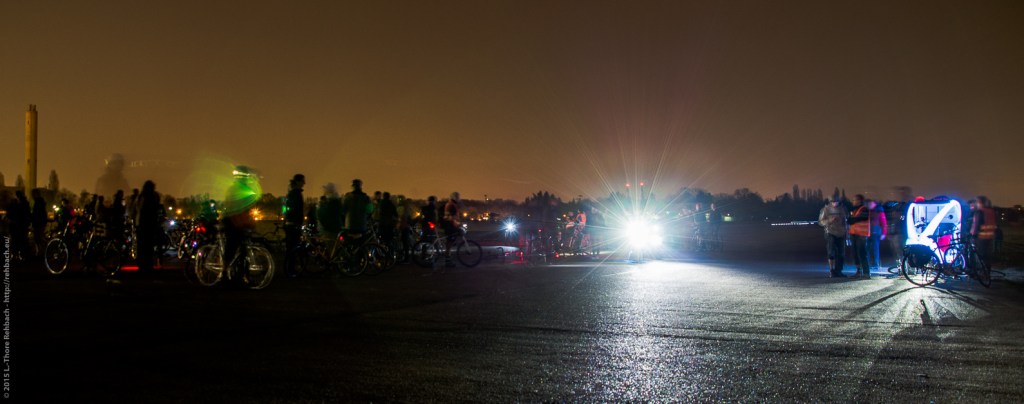 Bild: Lars-Thore-Rehbach: Auf dem Tempelhofer Feld, beim Anfeuern von Herrn Strasser