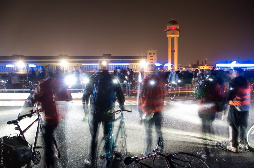 Wir feuern zum Abschluss auf dem Feld Strasser beim Weltrekord-Versuch an. Bild L.T. Rehbach