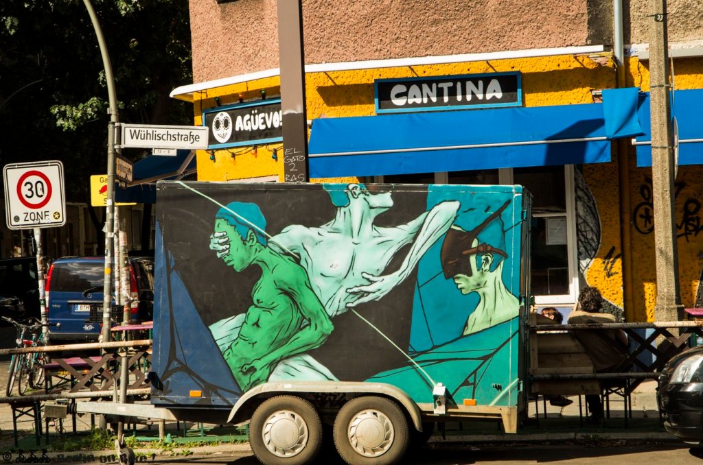 Sieht ein bisschen nach italienischer Oper und den Werken des Comic-Magiers Moebius aus.