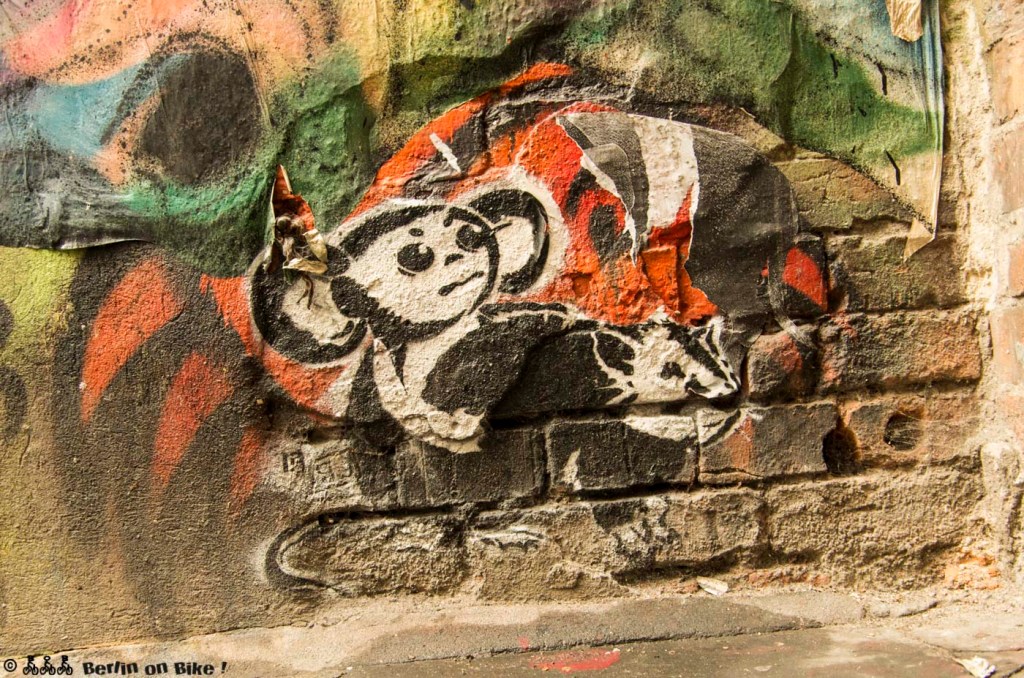 street-art-berlin-haus-schwarzenberg-2015-9158