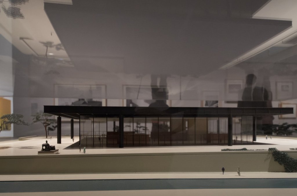 Modell der aktuell zu Renovierungszwecken geschlosssenen Neuen Nationalgalerie im Kulturforum unweit des Potsdamer Platzes.