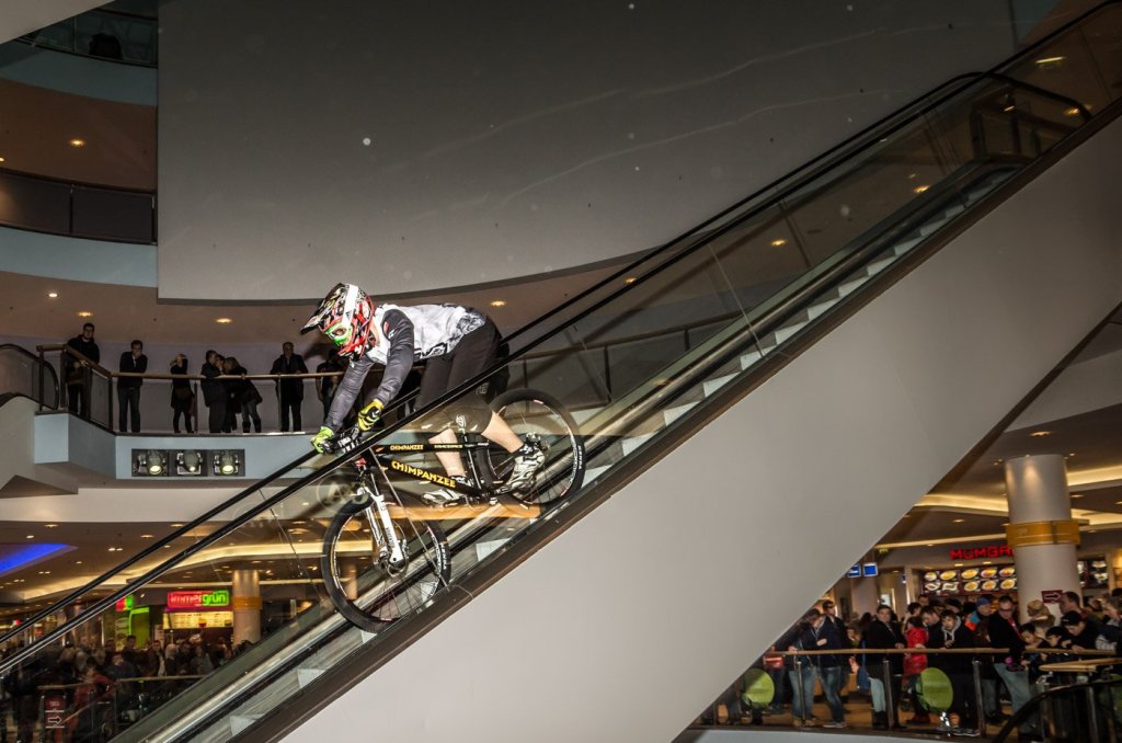 Downmall Radrennen im Eastgate Berlin
