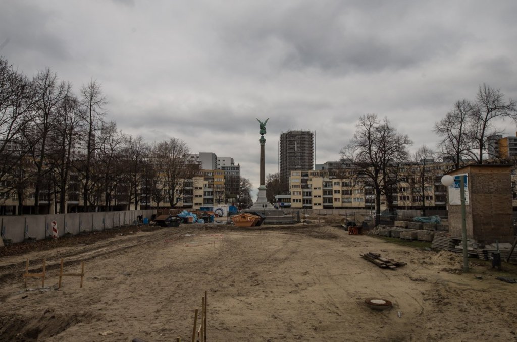 Seit Jahren schon ist der Mehringplatz Bauwüste und keiiner weiß genau was mit ihm passieren soll.