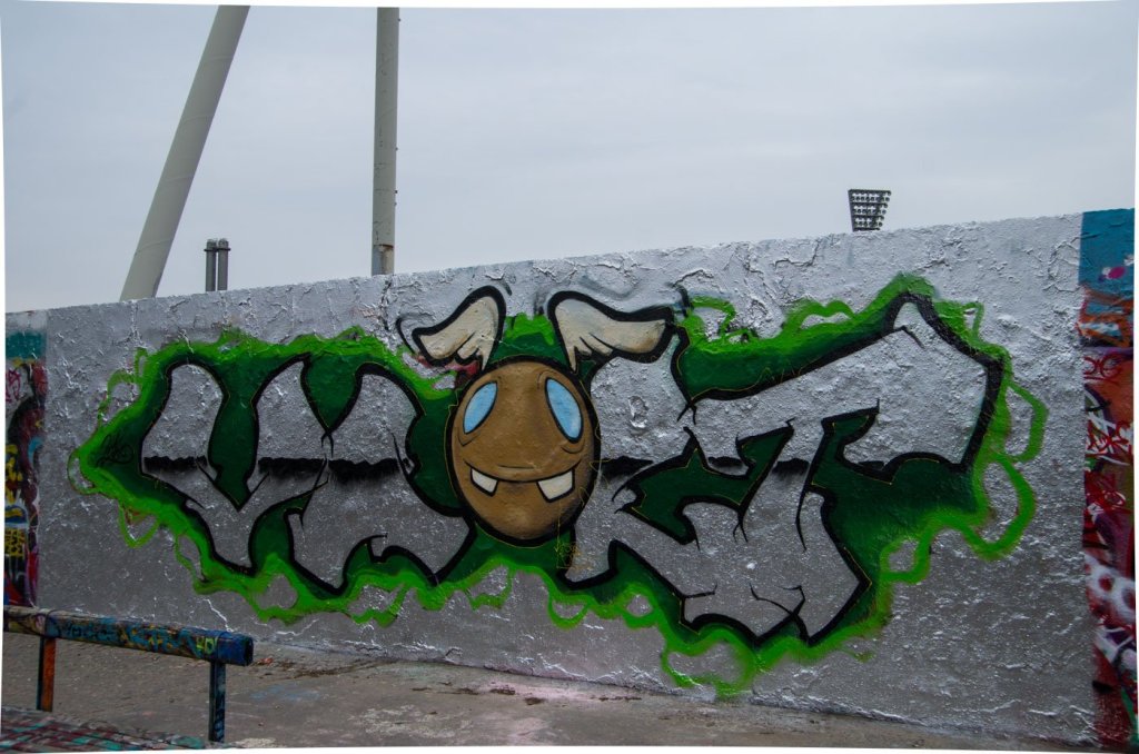 Silber ist bei Berliner Sprayern derzeit groß in Mode. Graffito im Mauerpark.