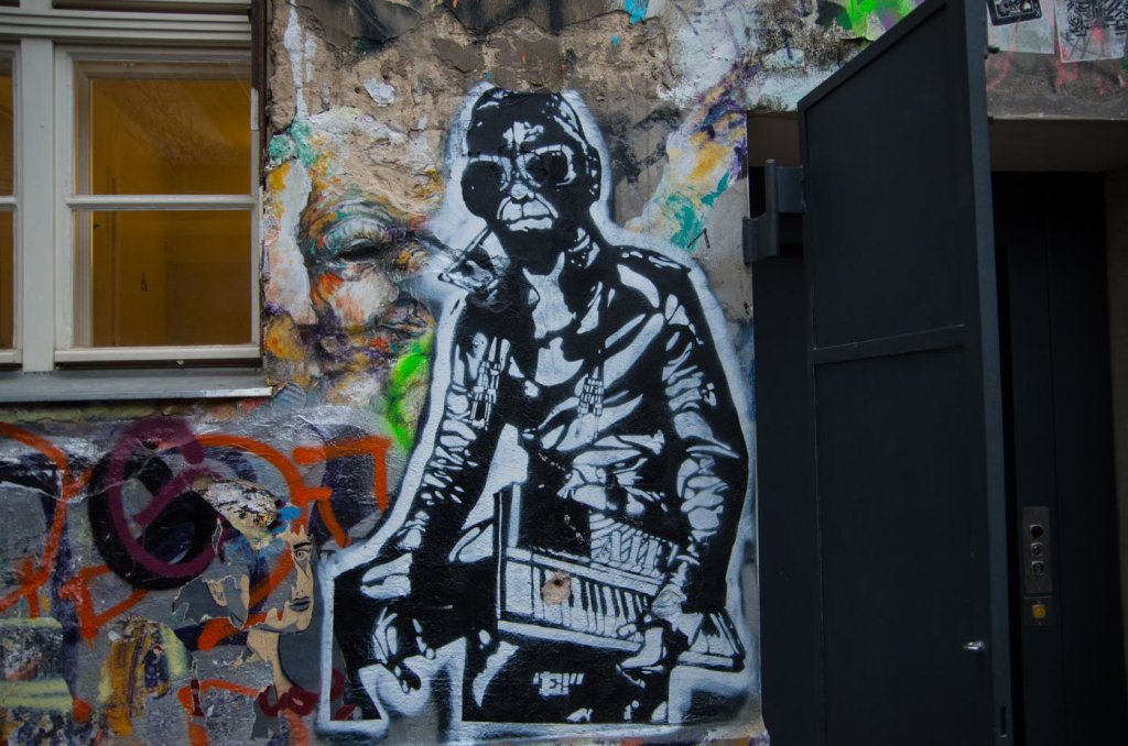 Yeah. Stadtaddte mit Keyboard. Stencil aus dem Haus Schwarzenberg.
