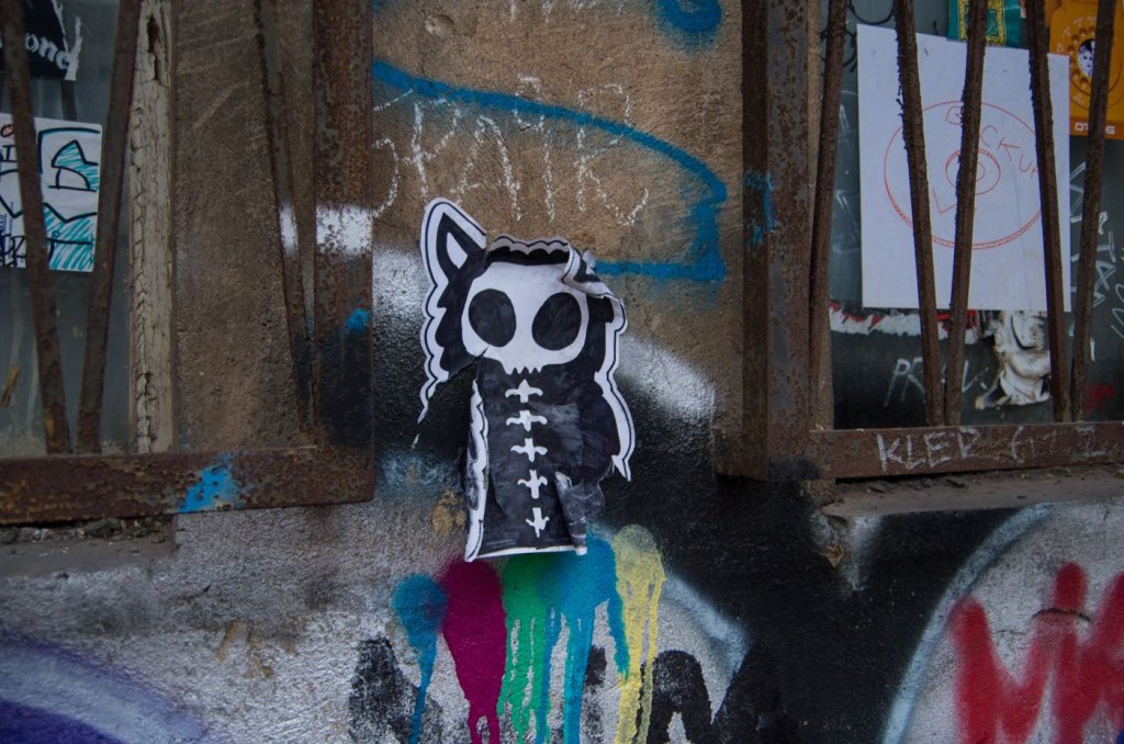 Katze, Teufel? Keine Ahnung aber es sieht irgendwie niedlich aus. Paste-Up.
