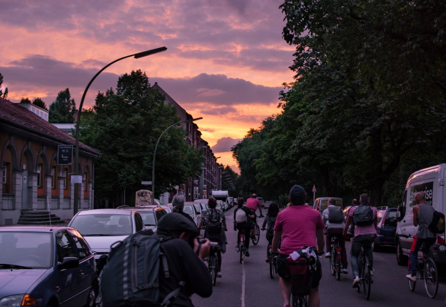Radeln im Abendrot durch Berlin beim Art Spin 2016