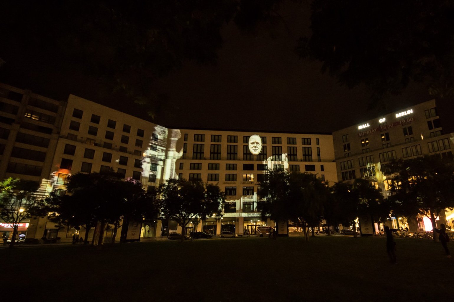 Die Mall of Berlin beim Festival of Lights