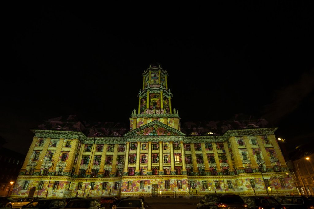 Altes Stadthaus bei Berlin leuchtet 2016