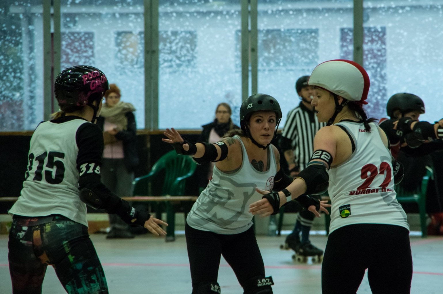 Roller Derby im Berliner Poststadion.