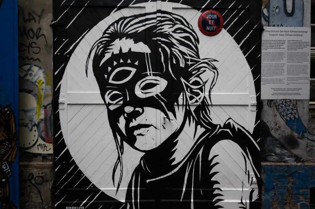 streetart-berlin-haus-schwarzenberg06