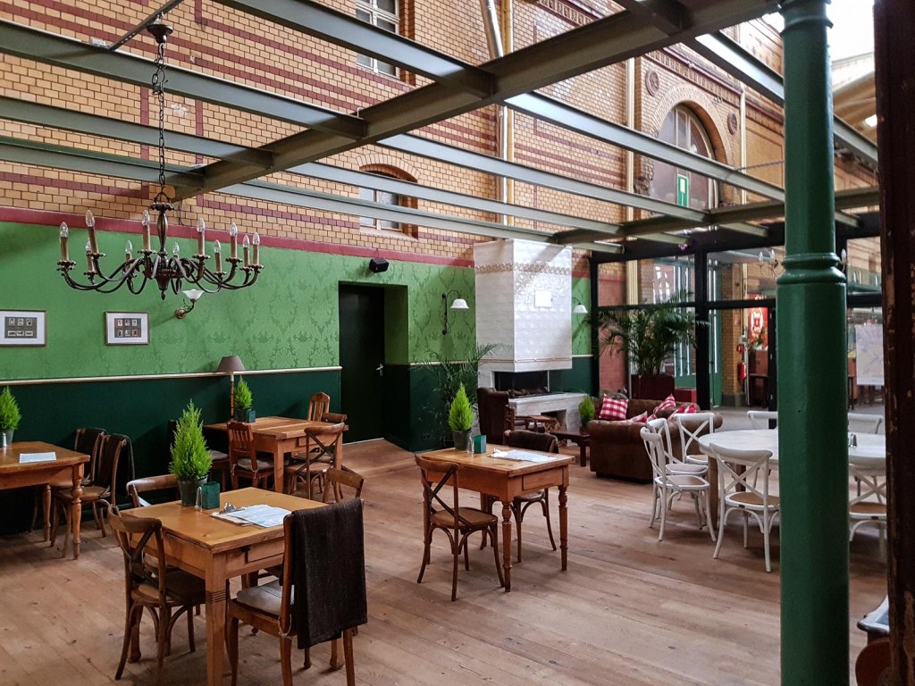 Wohnzimmeratmosphäre in der Arminius Markthalle in Moabit