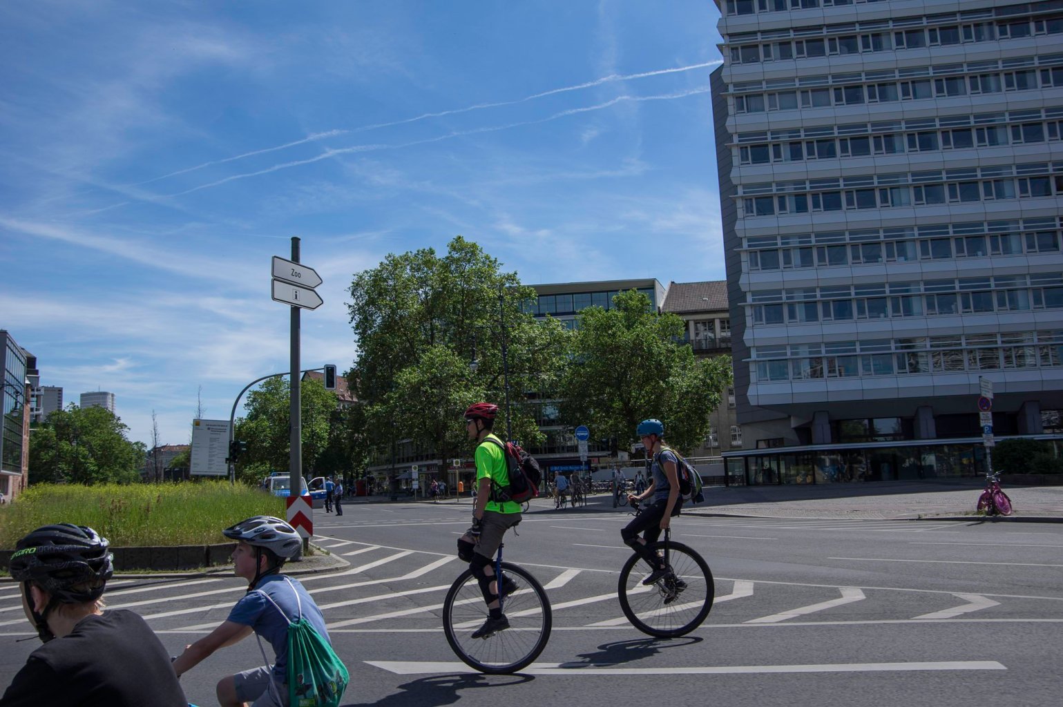 Auch bei der Sternfahrt 2017 tummeln sich allerlei lustige Gefährte, die nur entfernt was mit klassischen Fahrrädern gemein haben, wie diese supersize Einräder