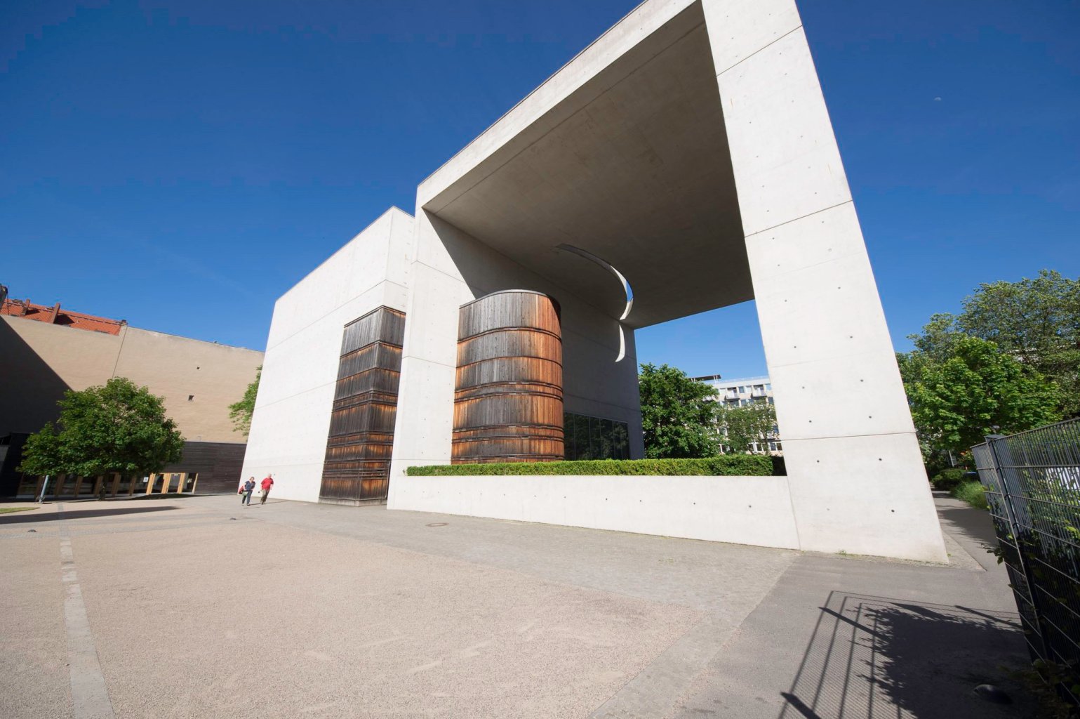 Moderne Architektur, Kirchengebäude St. Canisius in Berlin Charlottenburg