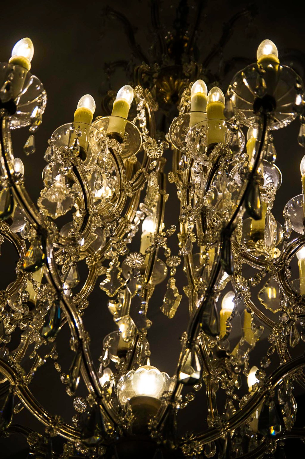 Kronleuchter in der Eingangshalle des Schloss Schönhausen.