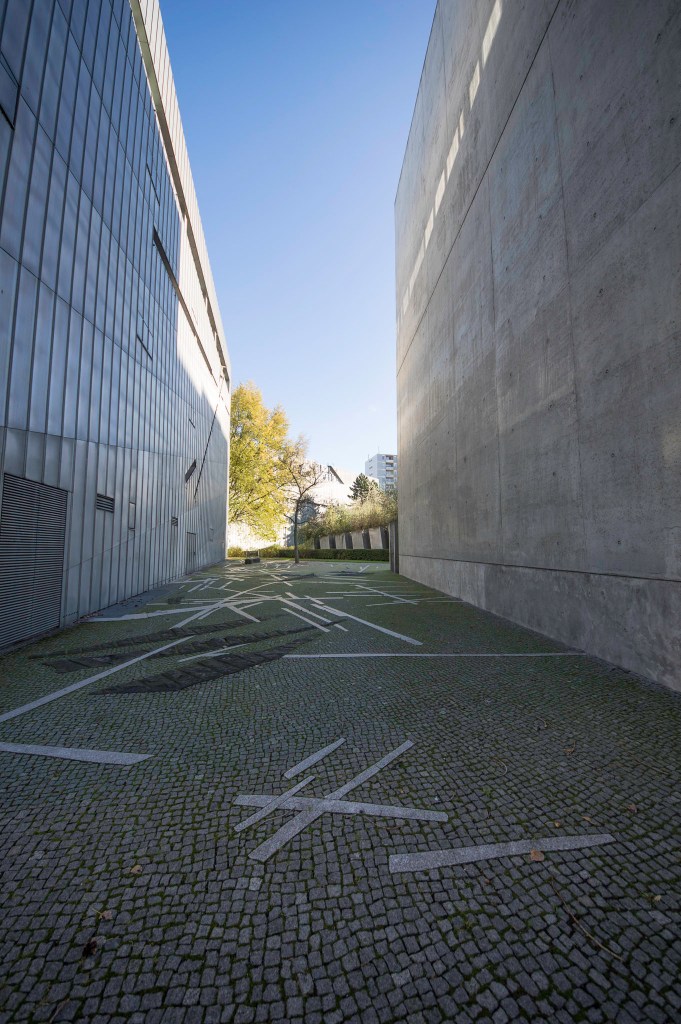This courtyrad between the museum and the 'Tower of Holocust' is dedicated to Paul Celan, a lyricist, that is most famous for his "Todesfuge" (death fugue).