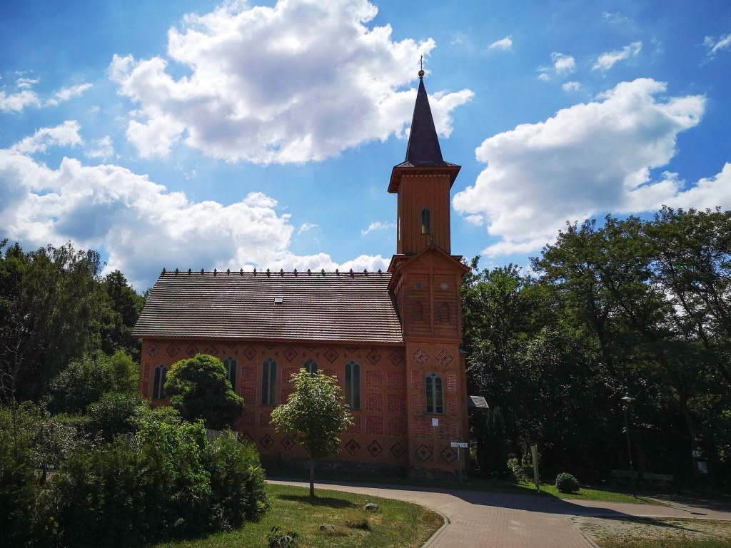 Holzkirche, die wir auf unserer Brandenburg Radtour gefunden haben.