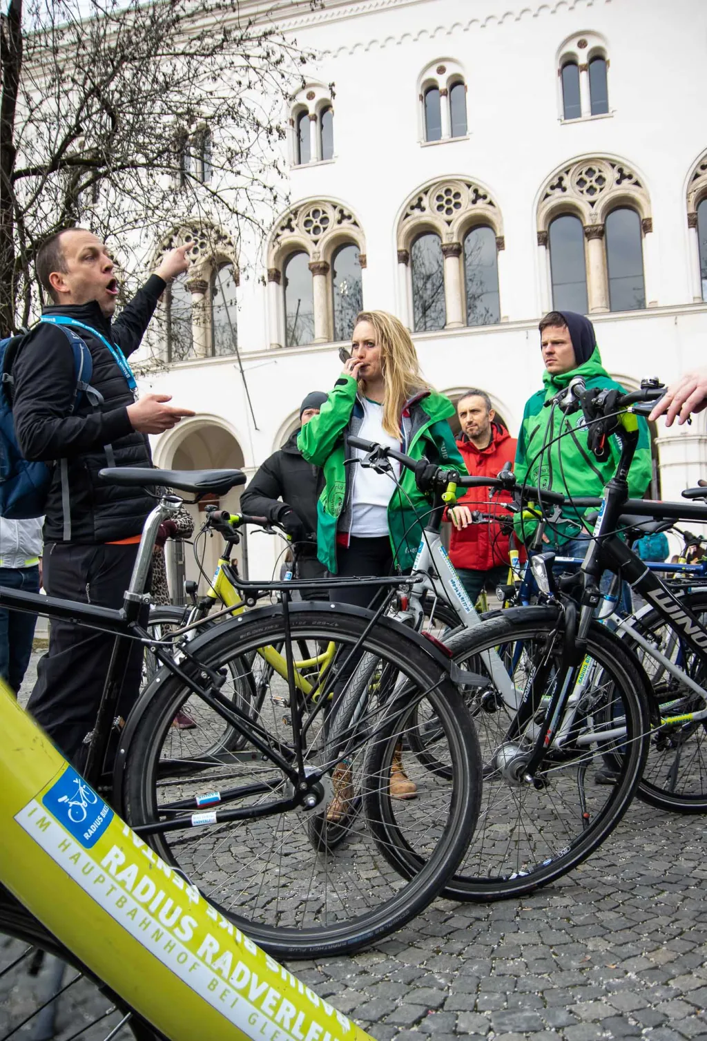 Bike guide Jake in front of Ludwig-Maximlian university (LMU), Munich telling the gripping story of the White Rose resistance against the fascists.