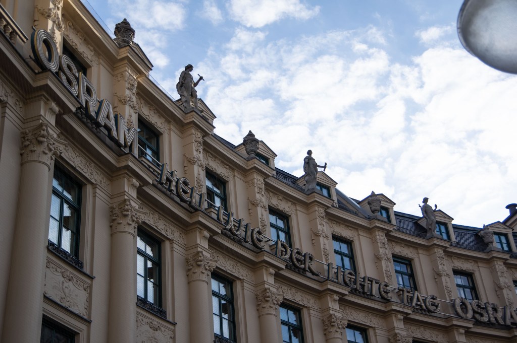 a large building
