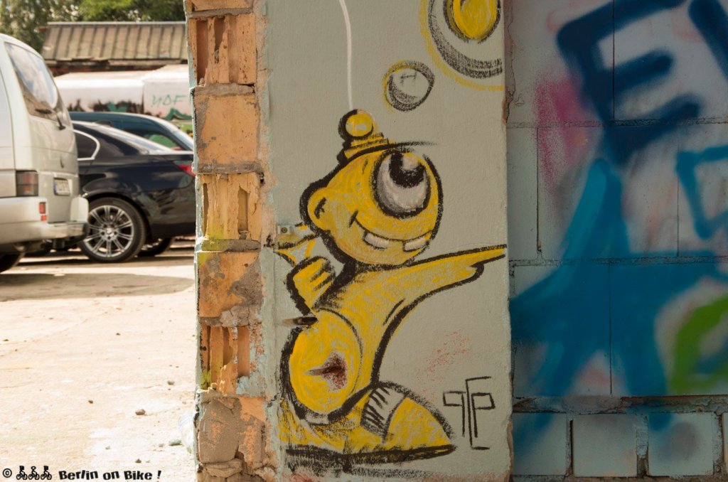 Golden antropromorchic bears and dogs and blobs on a piece of Berlin Wall along the Mauerpark