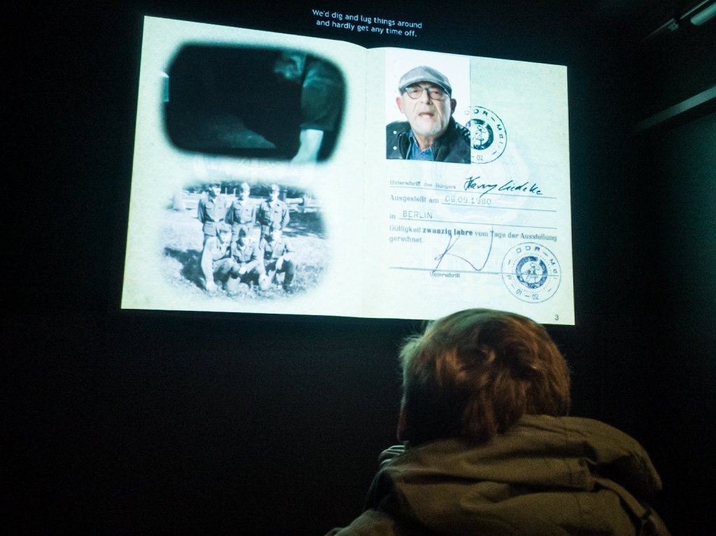 Einer von drei möglichen Guides für die VR-Tour durch Ostberlin stellt sich vor.