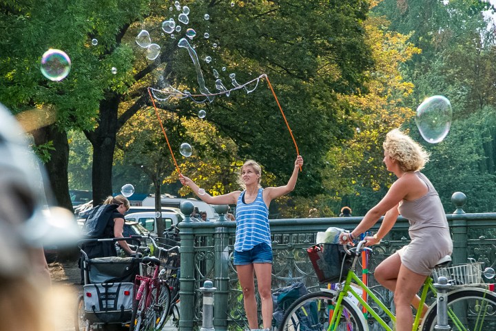 Daily life in Kreuzberg on Admiralbrücke