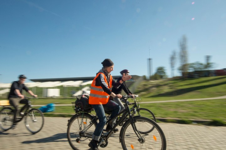 Happy guide on a private bike tour in Berlin Mauerpark