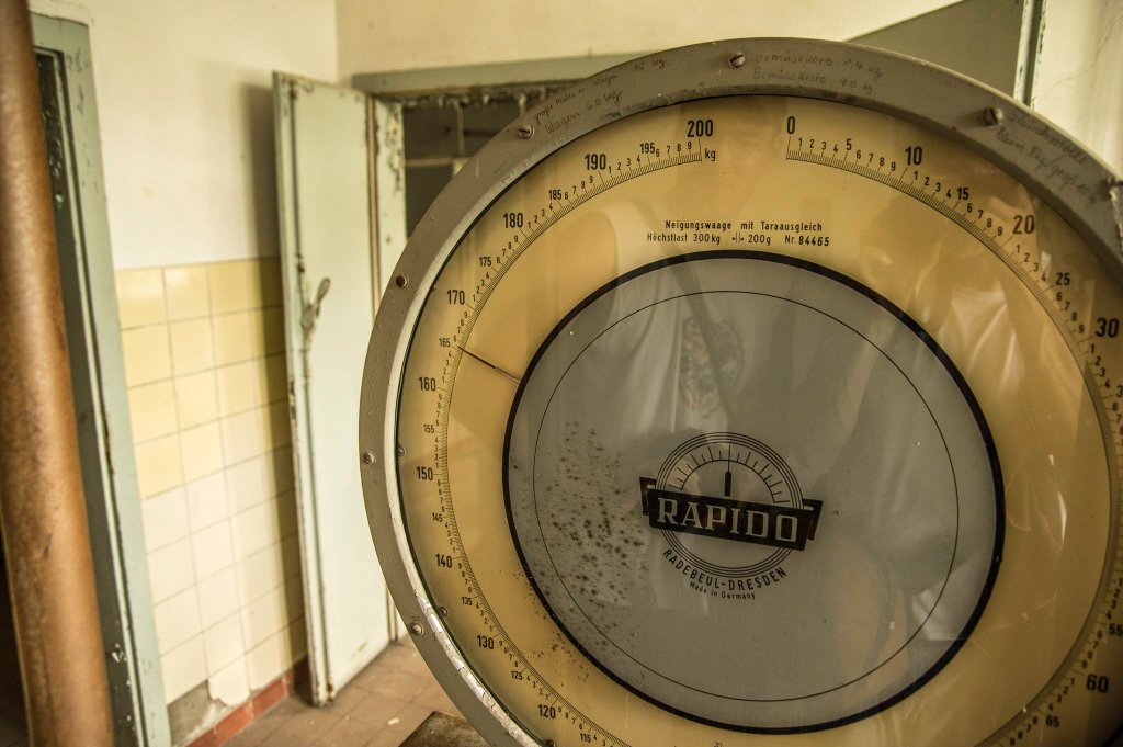 Die alte Waage in der Kantine ging jedenfalls noch, zusammen wiegen Martin und ich 165 kg, wie das verteilt ist, wird nicht verraten.