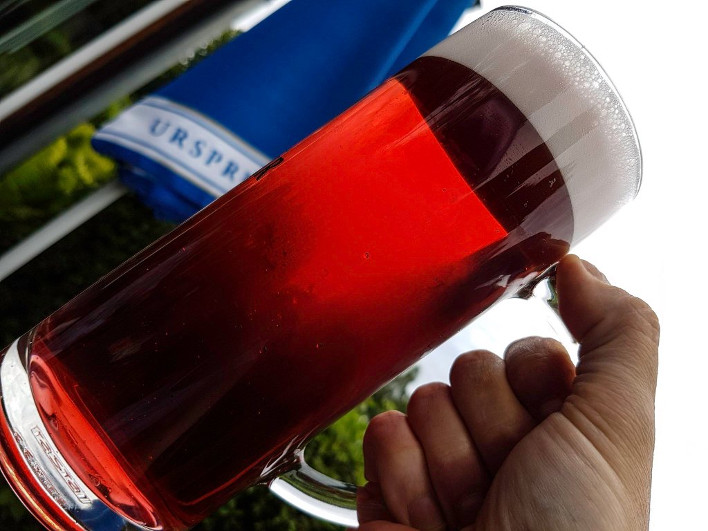 Rote Faßbrause (mit Bier, nennt sich dann Potsdamer, wobei die Brause dafür nicht unbedingt rot sein muss.
