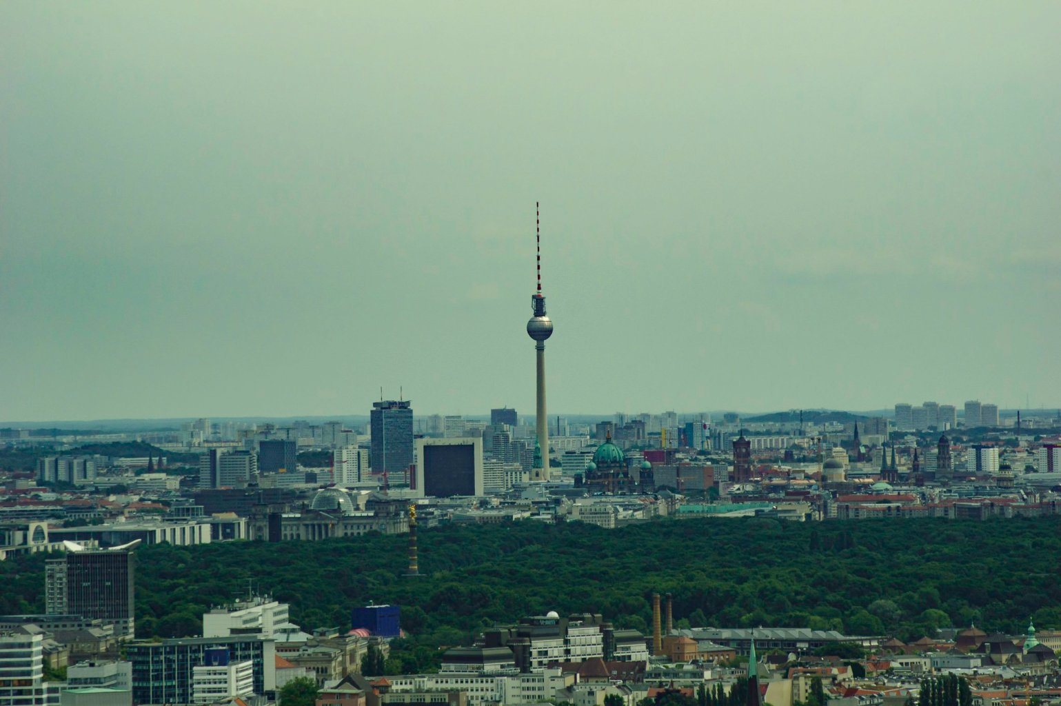 Alles auf einen Blick. Aussicht auf die östliche Innenstadt vom Funkturm aus.