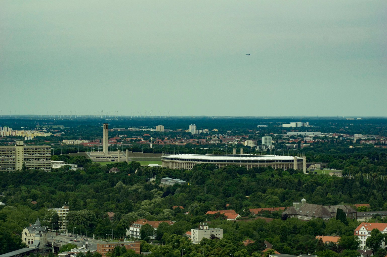 Berliner Olympiastadion mit Glockenturm