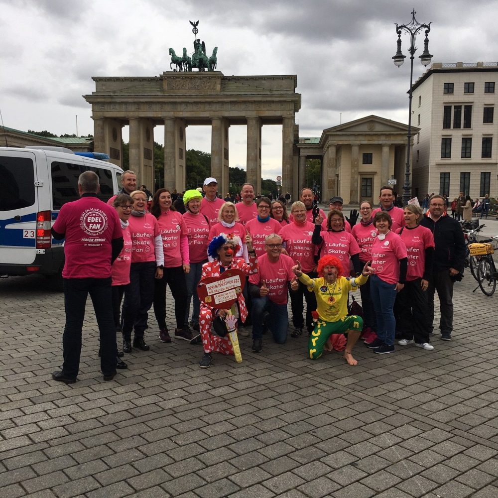 Glücklich und geschafft am traditionellen Zieleinlauf des Berlin-Marathons. 