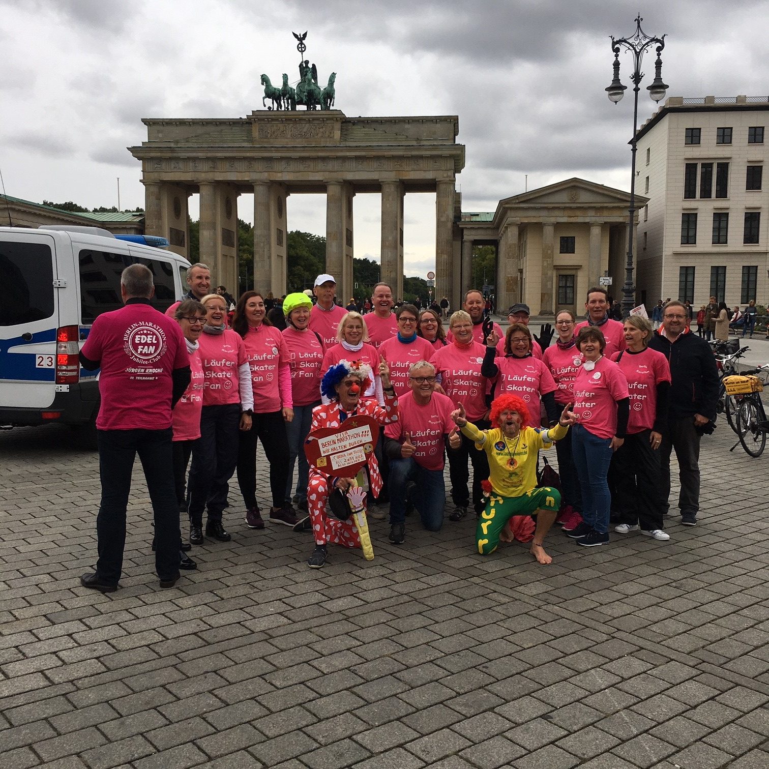 Glücklich und geschafft am traditionellen Zieleinlauf des Berlin-Marathons.