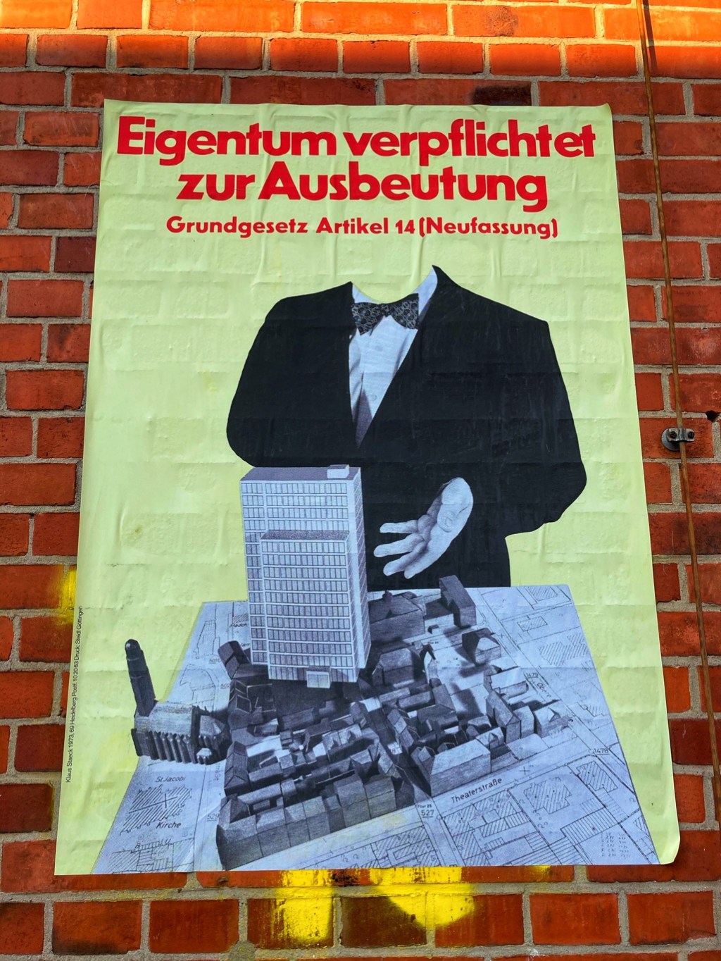 "Eigentum verpflichtet zur Ausbeutung" an den Uferhallen Wedding.