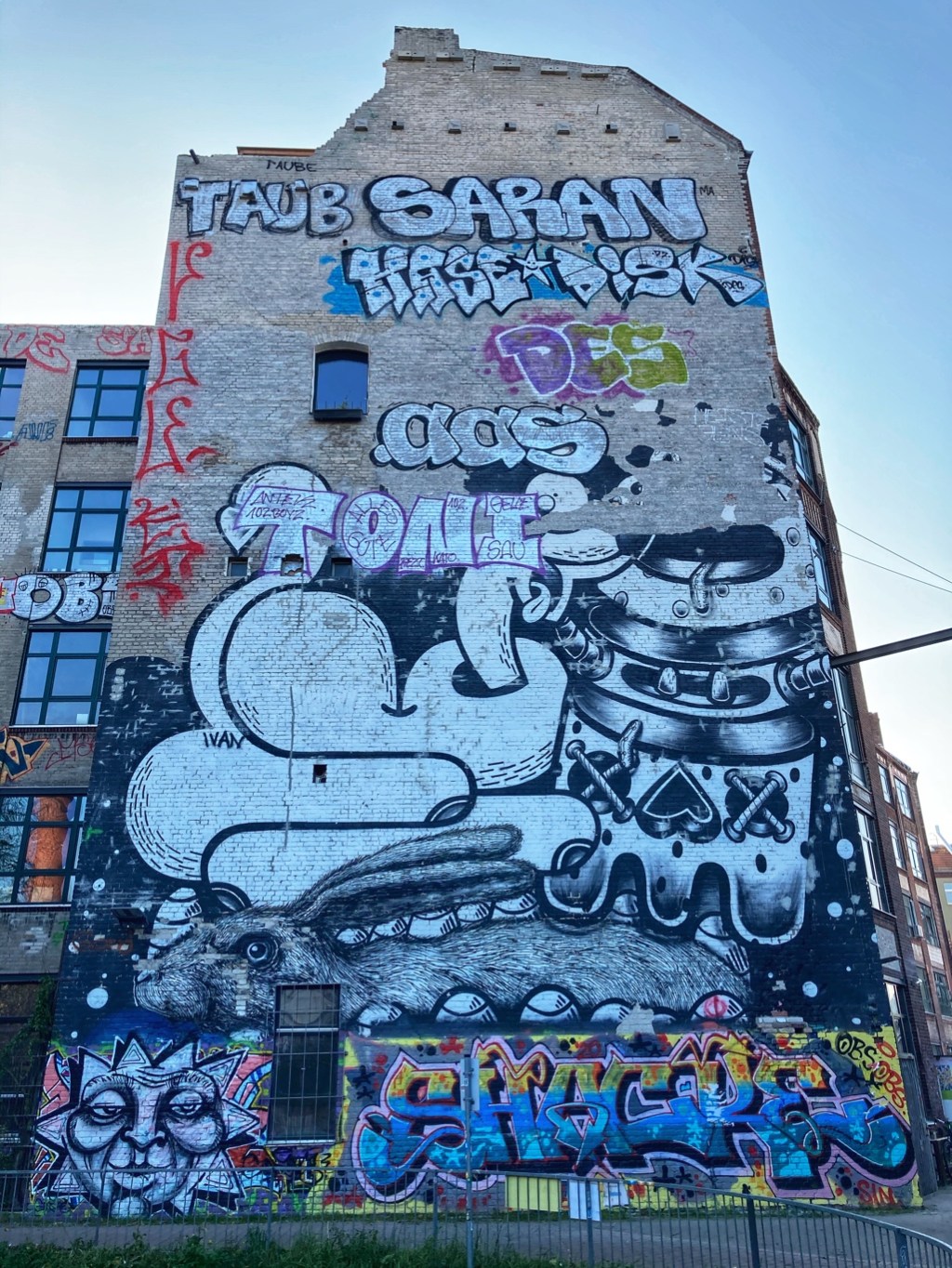 Brandwand mit Streetart am Pankeufer