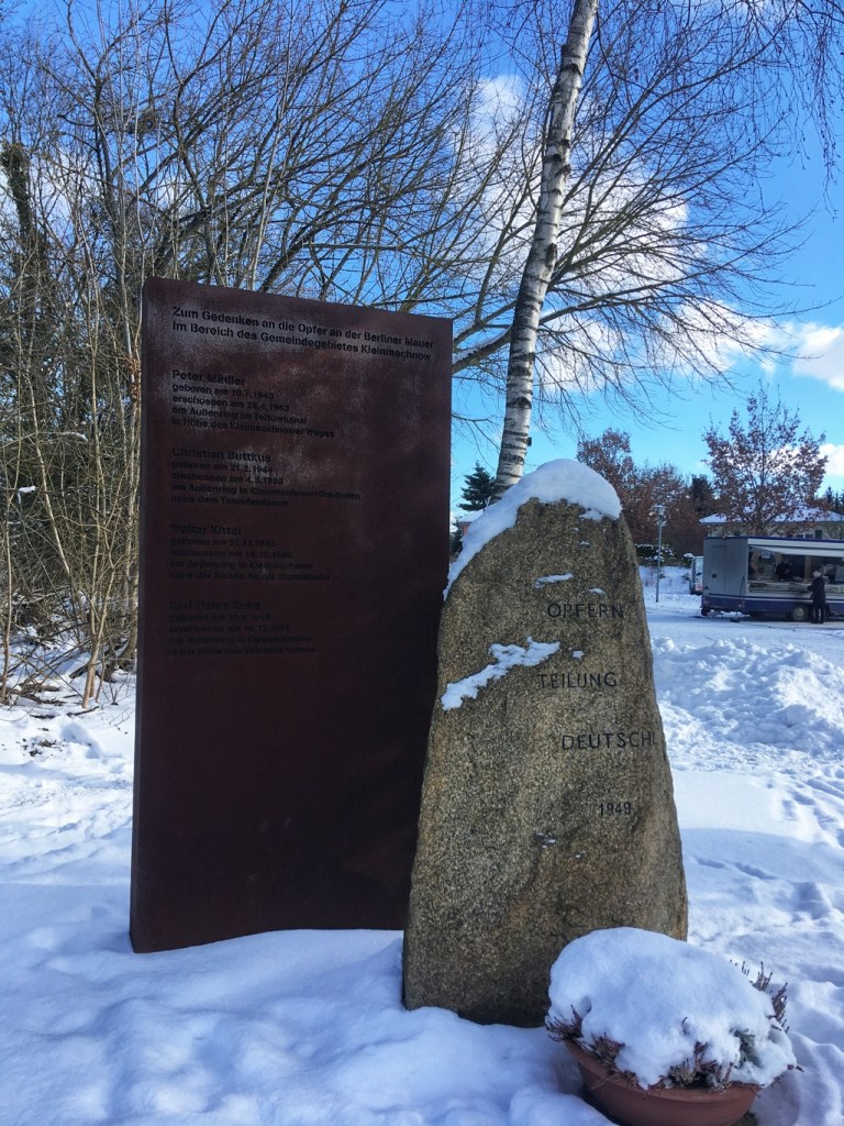 Gedenkstein für die Opfer der Teilung von 1999 im Todesstreifen in Kleinmachnow