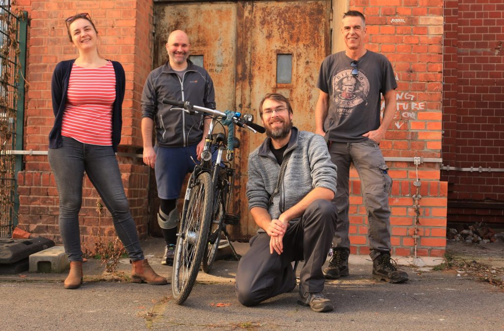 Berlin on Bike Team im Hof des Motorwerks