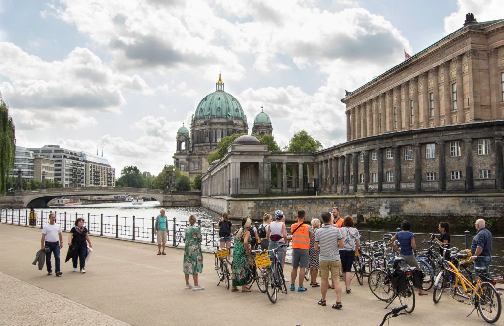 Gruppe am James Simon Park