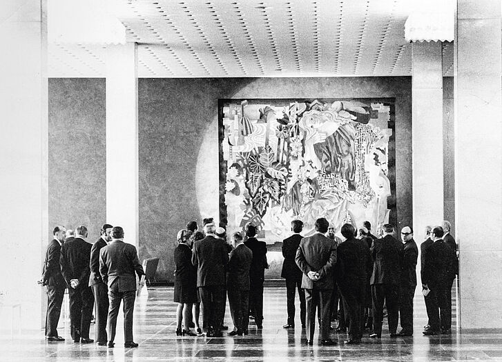 Enthüllung von Hermann Kaspars "Die Frau Musica" in der Meistersingerhalle in Nürnberg 1970