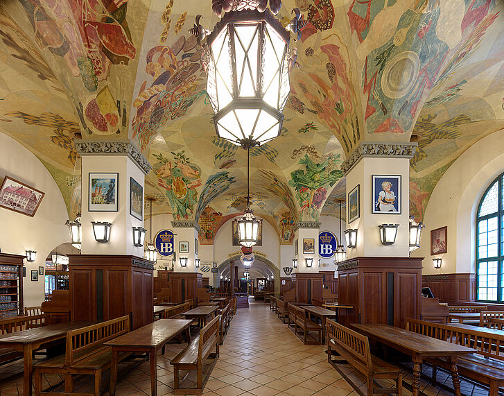 Deckengemälde von Hermann Kaspar im Hofbräuhaus München