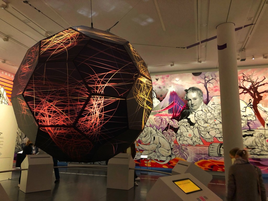 Der erste Raum in der Ausstellung "Berlin Global" im Humboldt-Forum