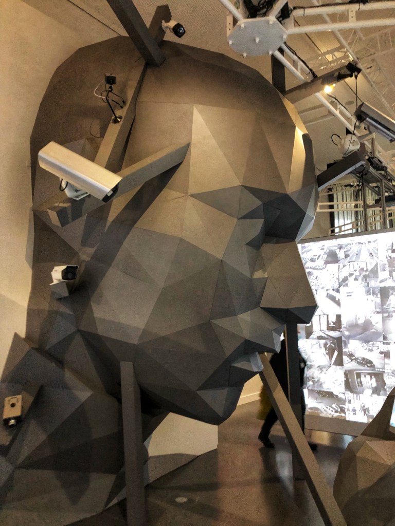 Statue Overlord von David Mesguich im Humboldtforum