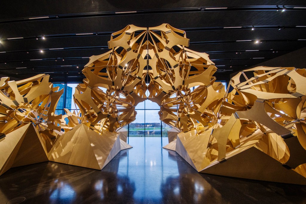 Neo-Natur-Skulptur im Denkraum Natur im Futurium