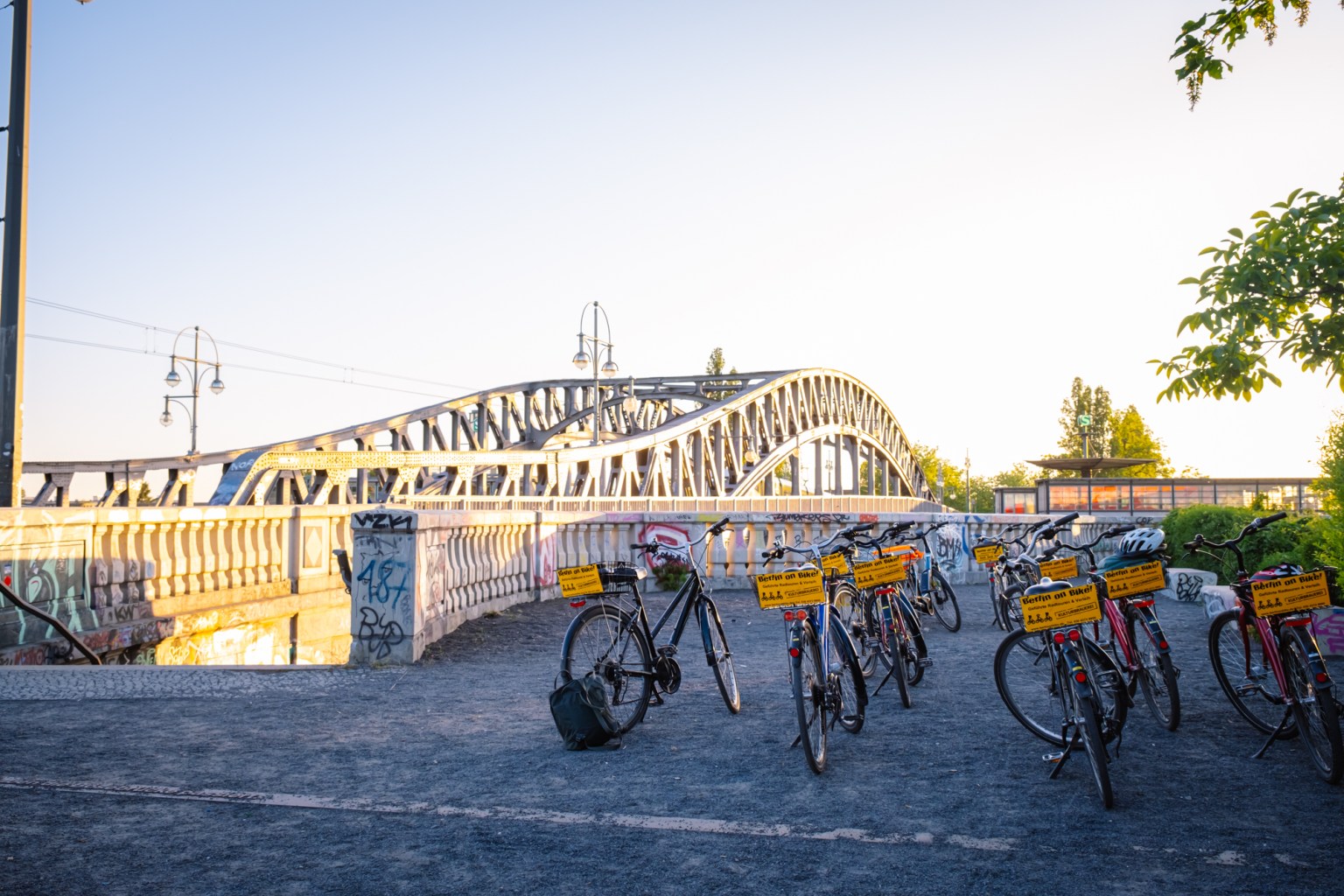 Berlin on Bike Fahrräder an der Bösebrücke, Bornholmer Straße